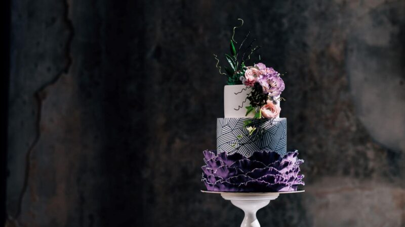 How to choose the wedding cake and why few wholesale jewellery accessories will be perfect to consider