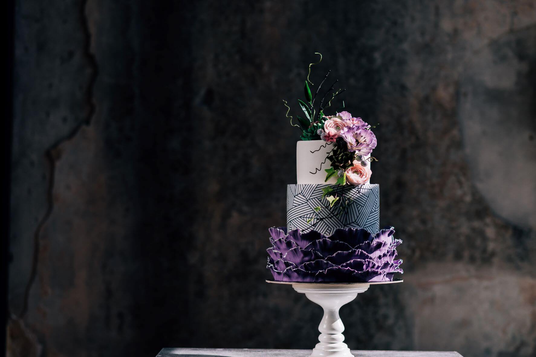 How to choose the wedding cake and why few wholesale jewellery accessories will be perfect to consider