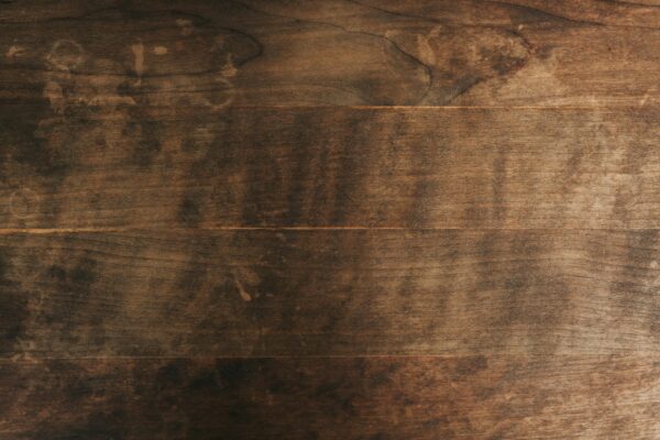 The heart of craftsmanship: Oakywood's wooden table top